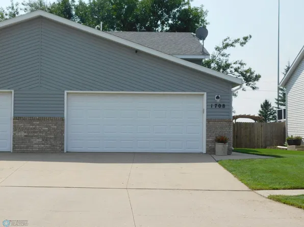 1708 10th St W, West Fargo, ND 58078