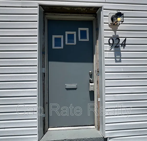 924 E 18th Ave — Photo 3