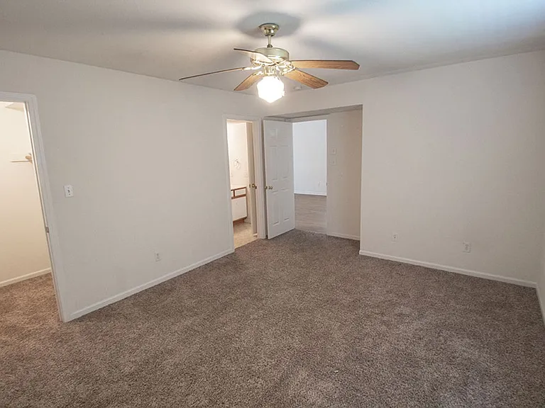 5200-5202 Tessa Way — Photo 11