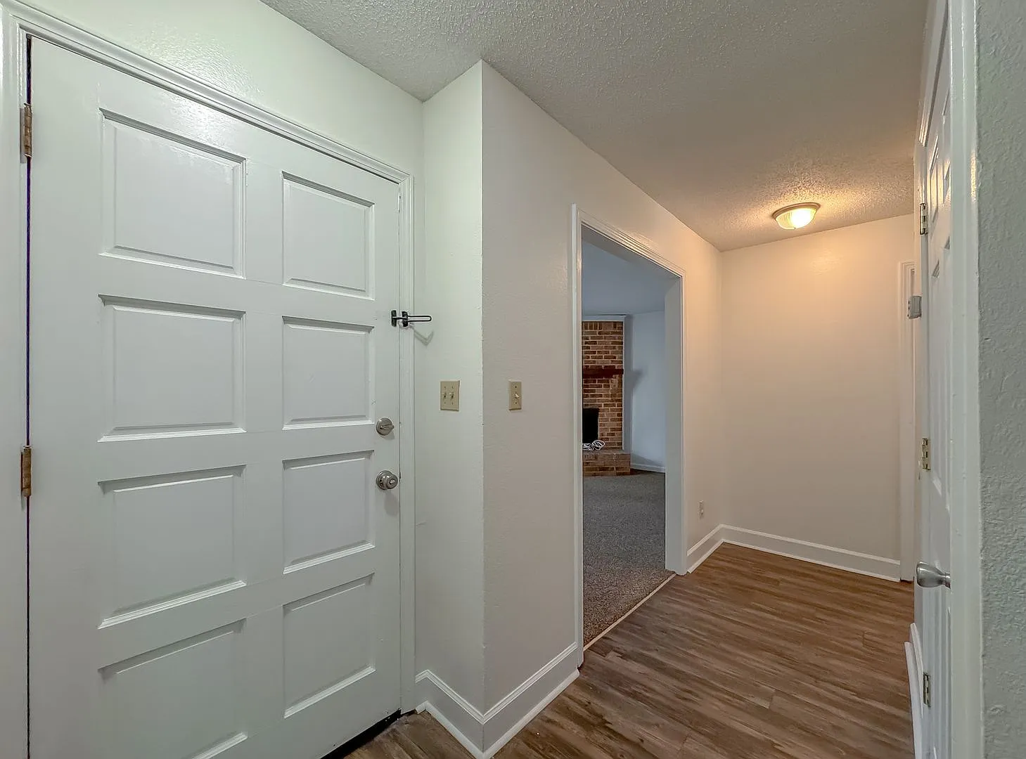 Renovated Killearn 3/2.5 W/ Newer Paint/Carpet, Two Living Rooms, Two Decks, & Two Car Garage! Av... — Photo 4