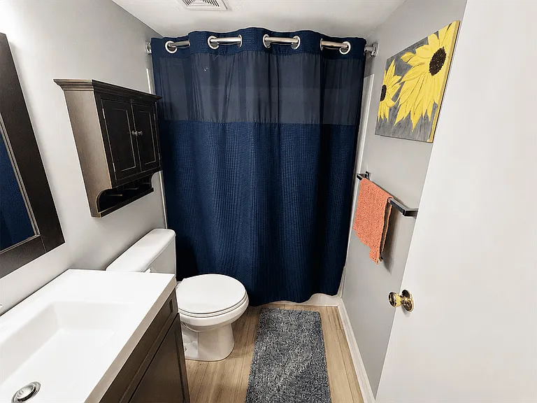 805 Delta Ave #1B — Photo 10