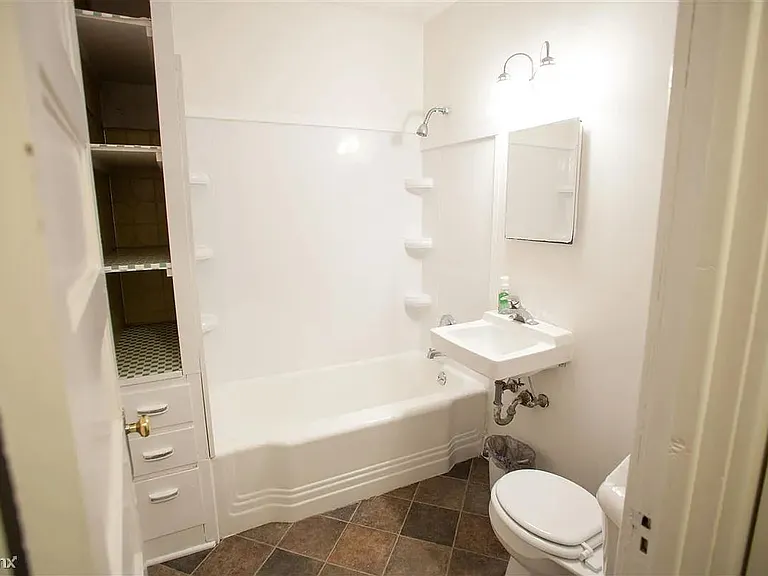 910 Dewey Ave — Photo 6