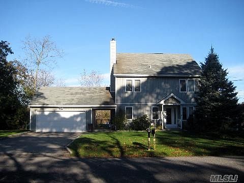 1st image of 118 Connetquot Dr