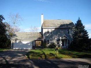118 Connetquot Dr, Oakdale, NY 11769