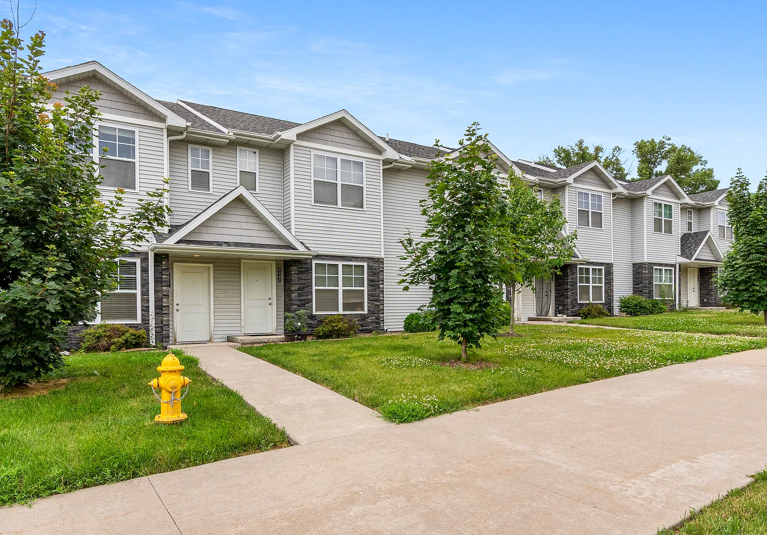3 bed, 1.5 bath, 1200 sqft, $1,820 — Photo 1
