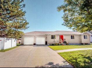 203 Hale Ave, Newman Grove, NE 68758