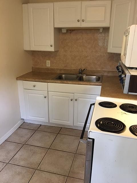 1st image of 640 NE 9th Ave