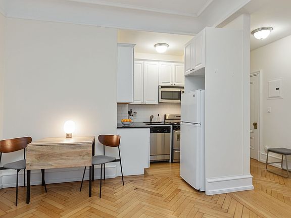 3rd image of 2109 B Way #706