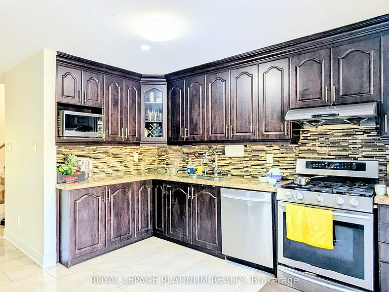 4 Gervais Dr — Photo 17