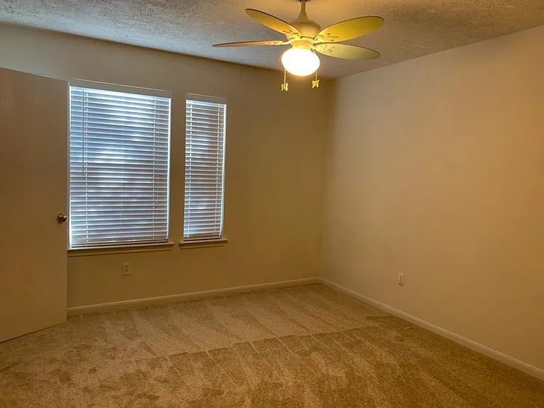 28814 Waltham St — Photo 34