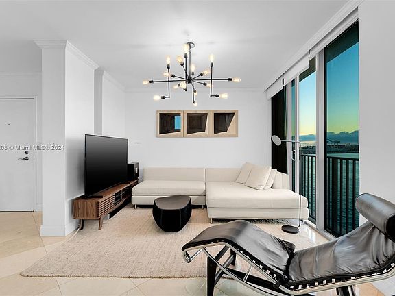 5th image of 800 West Ave APT 746