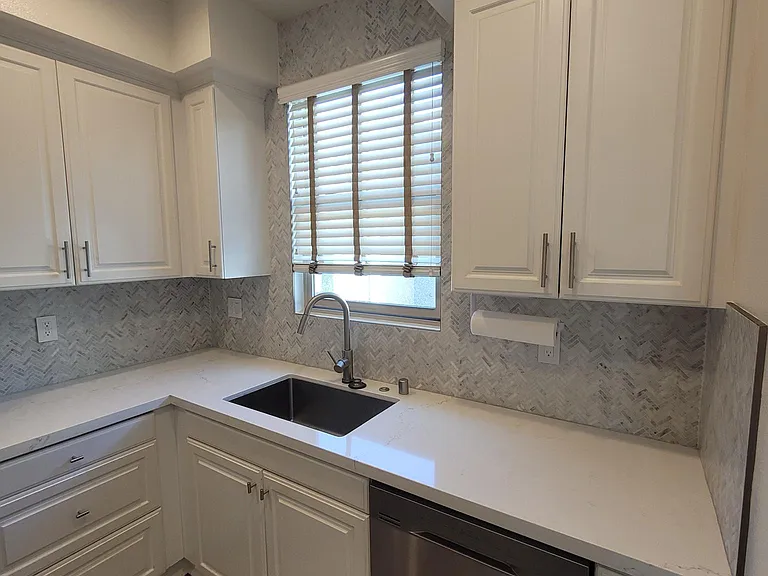 Stainless steel tub style large farm sink with modern touch faucet, and 1.5-year new dishwasher.