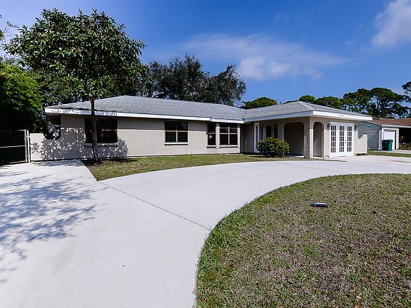 3rd image of 2549 SE Trail Avenue