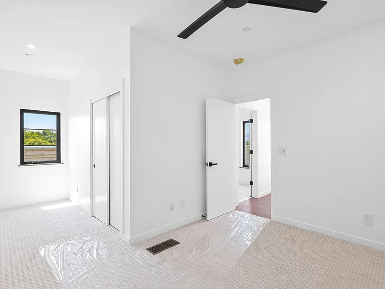 1268 Oregon St — Photo 42