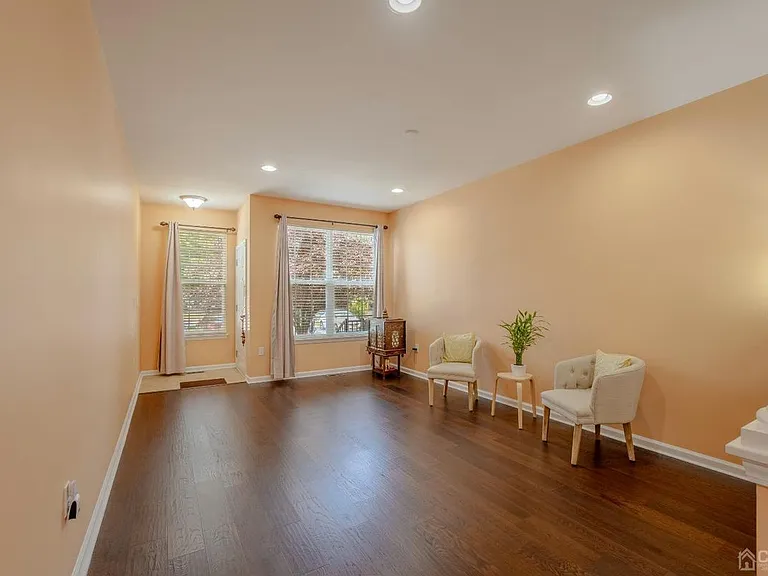 2474 N Canterbury Ln — Photo 7