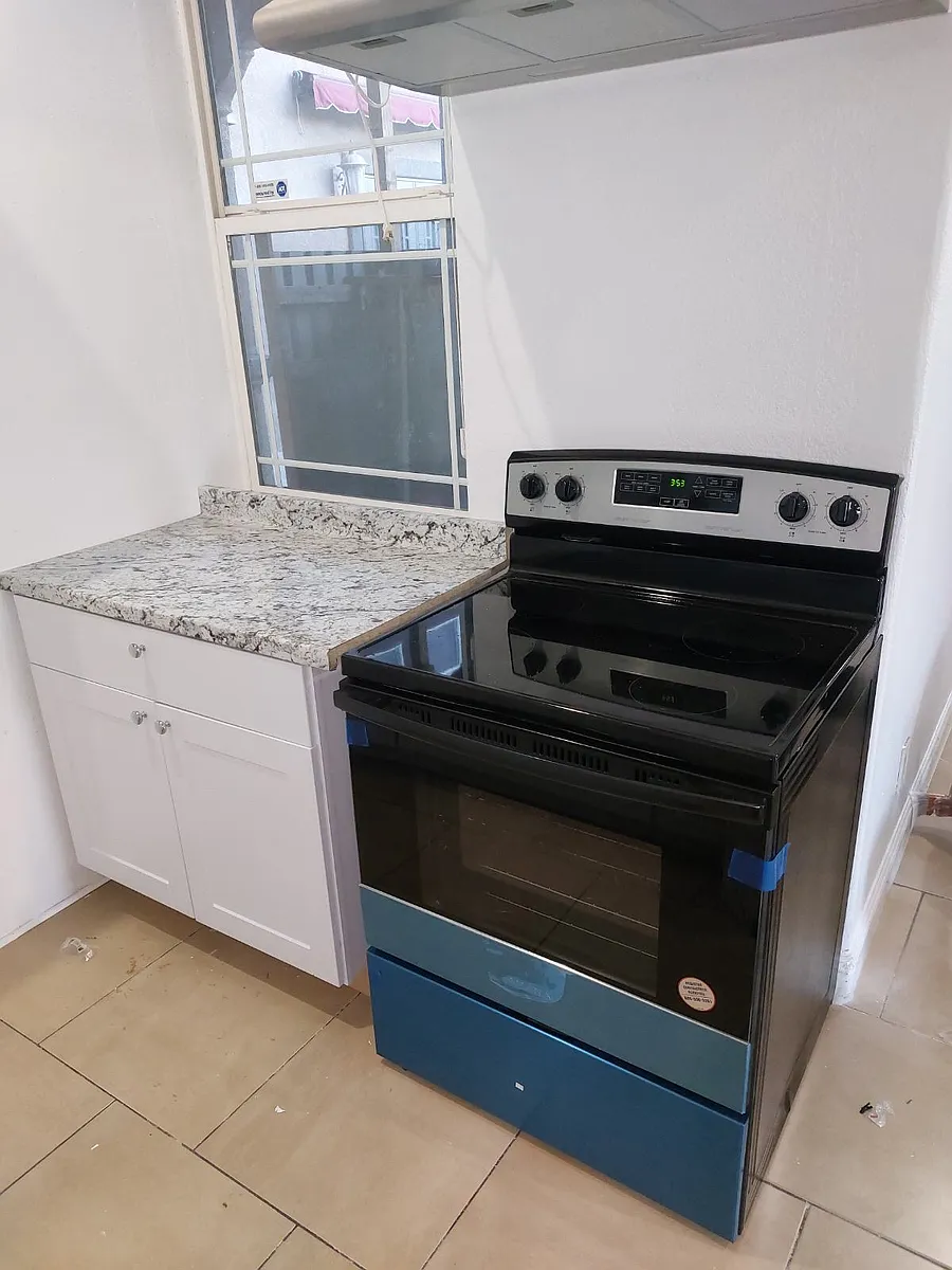 Building Photo - 9456 Elm Ave #APPARTMENT