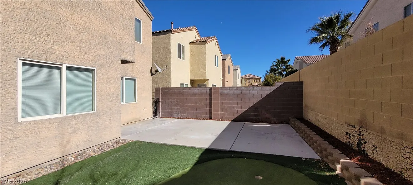 3 bed, 2.5 bath, 1421 sqft, $1,959 — Photo 2