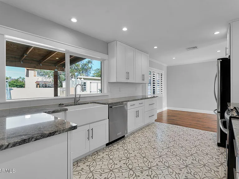 2542 W Nopal Ave — Photo 21