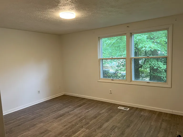507 Castle Ct — Photo 9