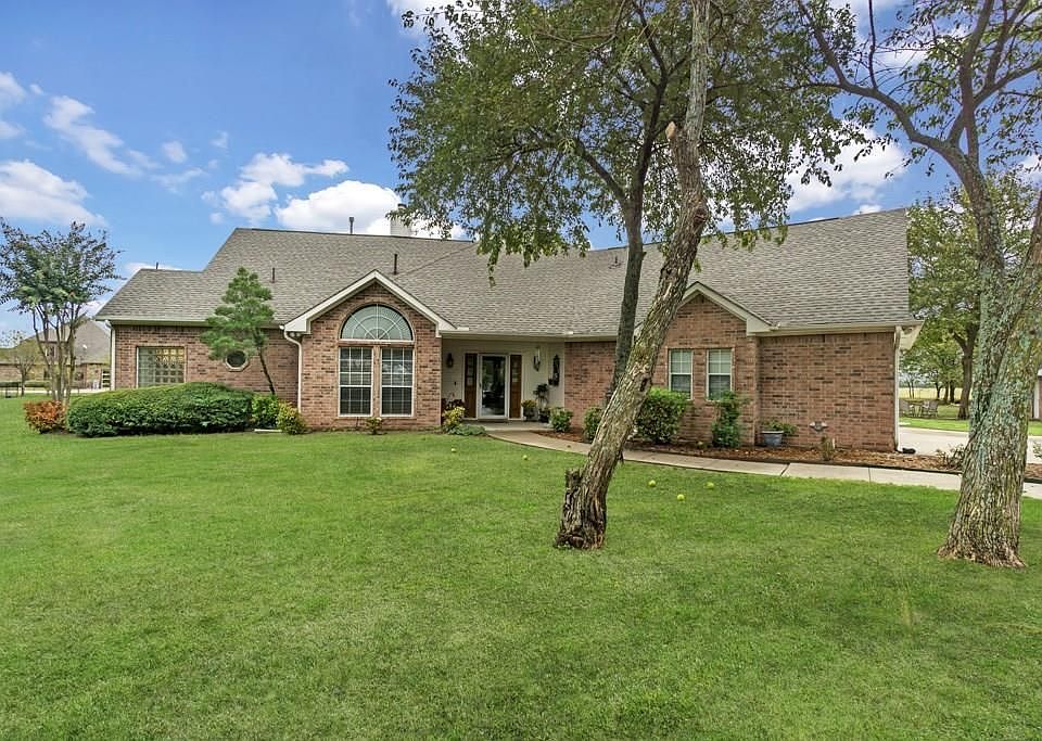 1st image of 654 Equestrian Dr