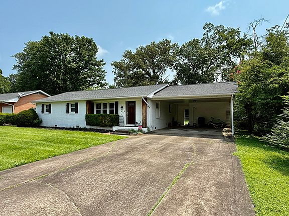 3rd image of 811 Sunny Ln