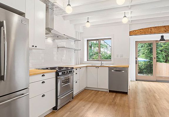 4th image of 370 6th Ave #1