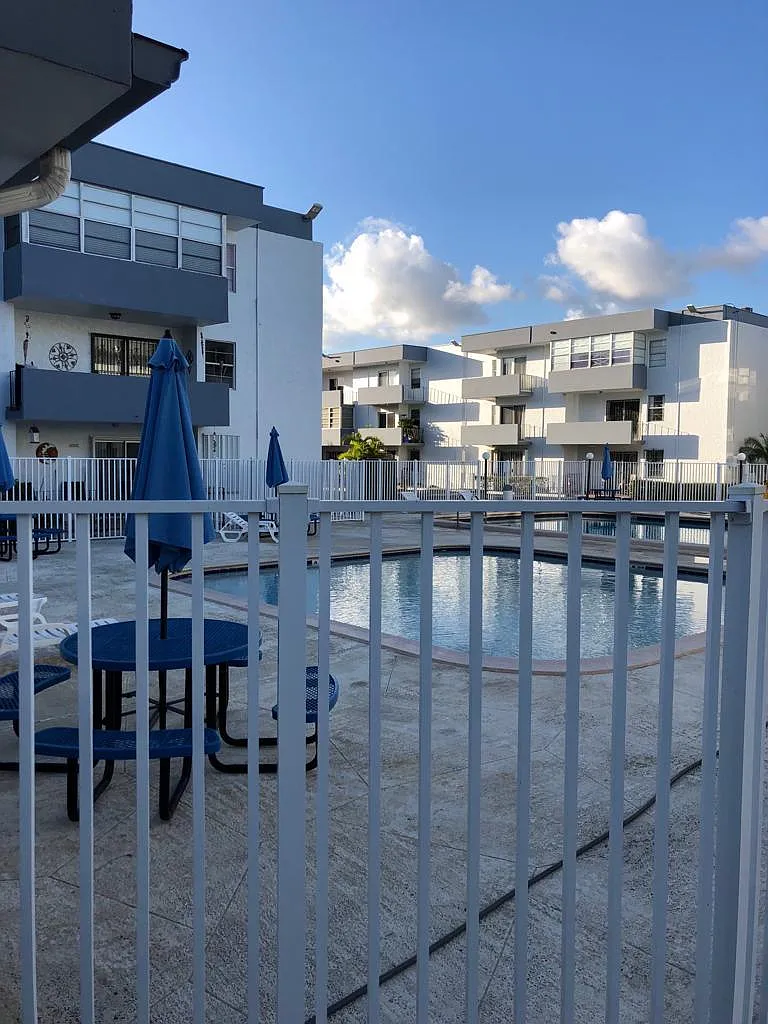 2 bed, 866 sqft, $2,200 — Photo 1
