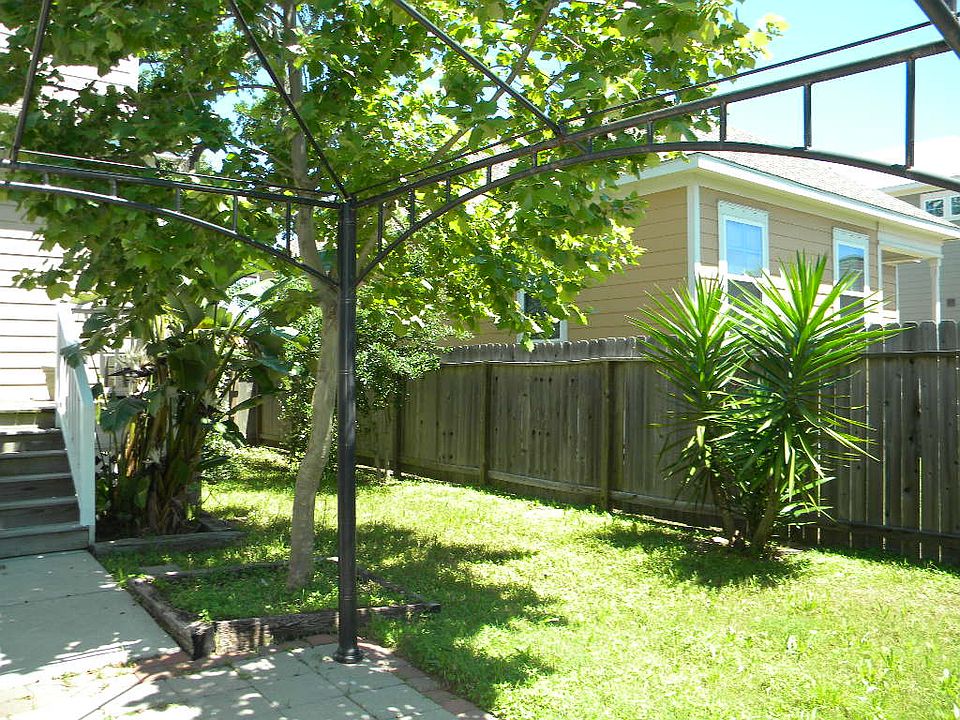 2nd image of 4509 N Live Oaks Cir
