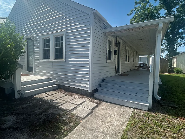 1407 Arendell St — Photo 2