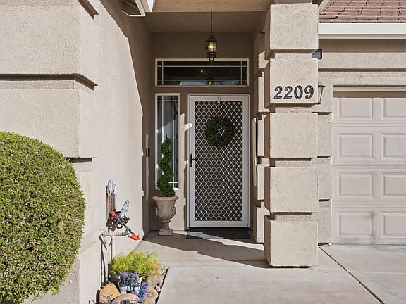 5th image of 2209 Perth Dr