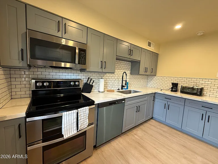 1312 W 5th St — Photo 12