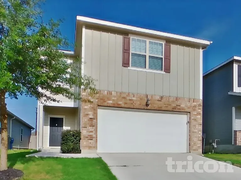 4827 Hallies Gdn — Photo 2