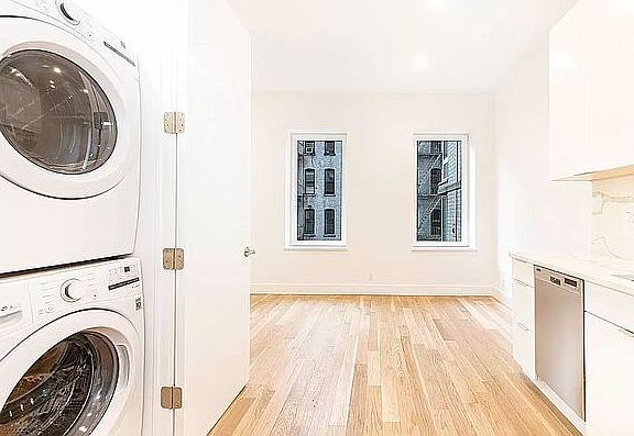 5th image of 309 W 50th St #4B