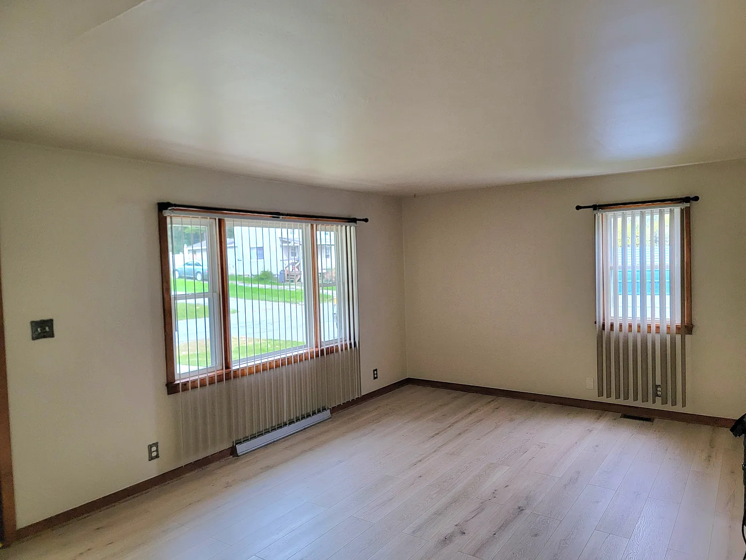 3 bed, 1000 sqft, $1,325 — Photo 3