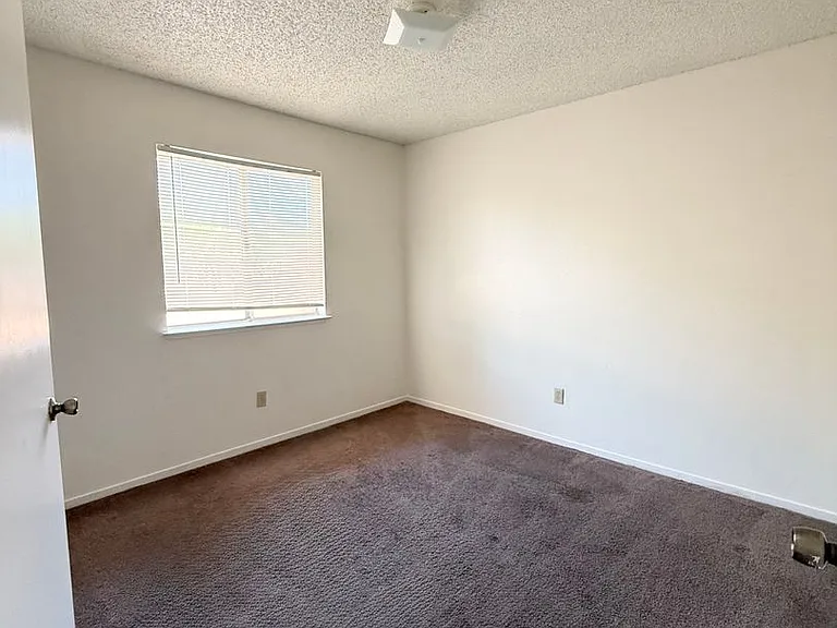 5291 E Kings Canyon Rd — Photo 8