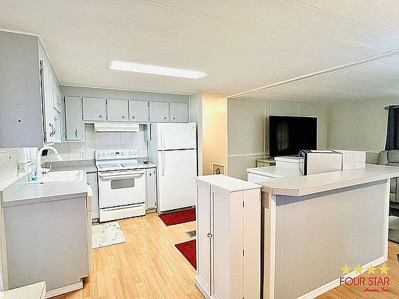 3rd image of 67 Hillcrest Ln