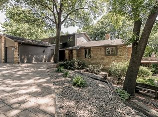 1608 Sherwood Dr, North Mankato, MN 56003