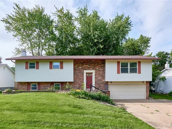 22 Heather Dr, Saint Peters, MO 63376