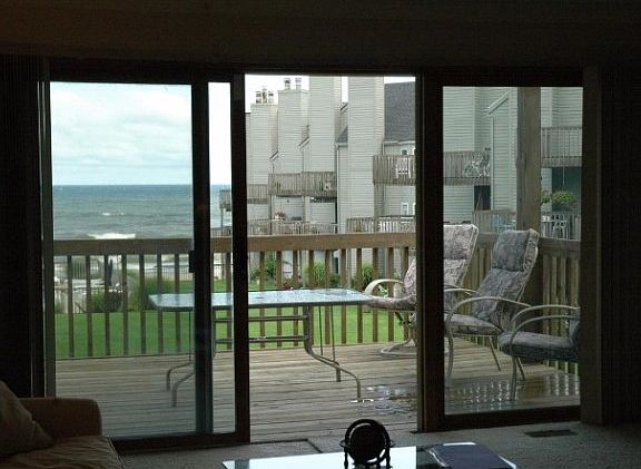 5th image of 215 N Shore Dr APT 1
