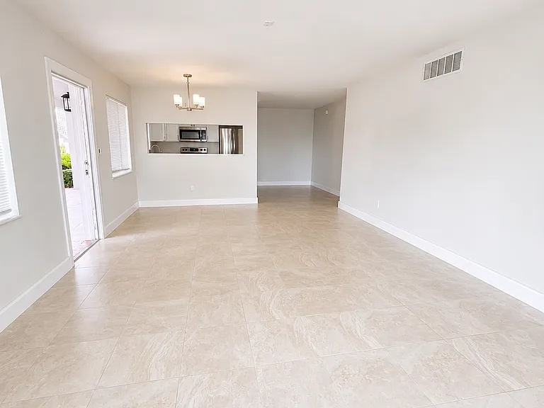 295 110th Ave #5 — Photo 8