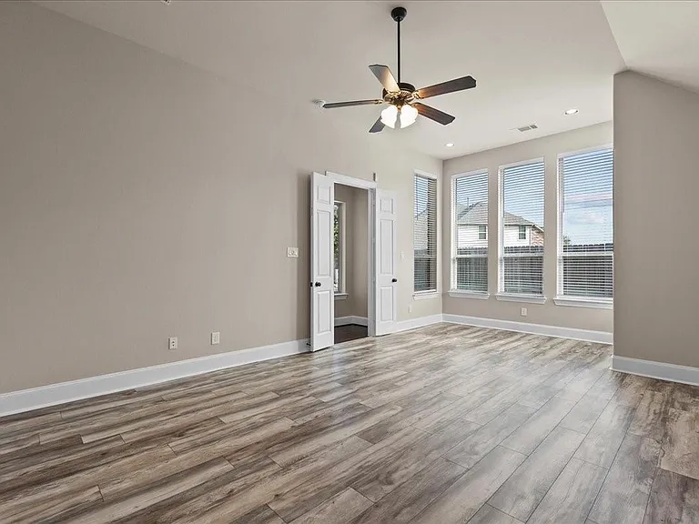 1117 Hancock Springs Ln — Photo 18