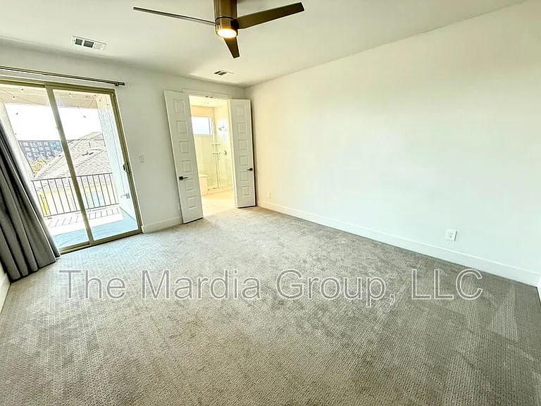 4916 Broadway Dr — Photo 2