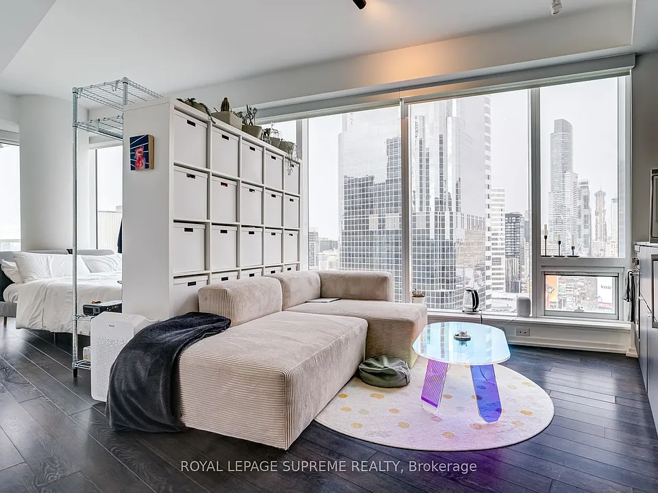 197 Yonge St #2112