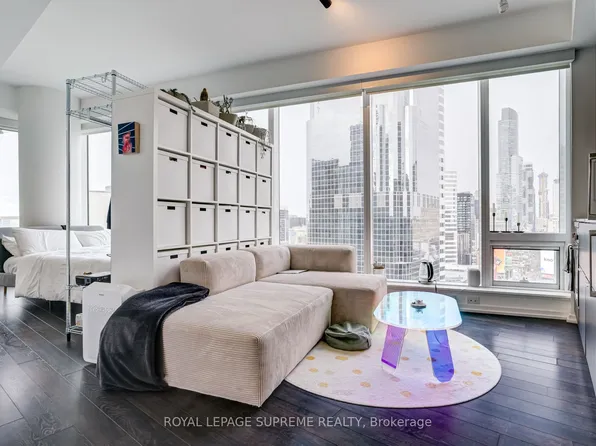 197 Yonge St, Toronto, ON