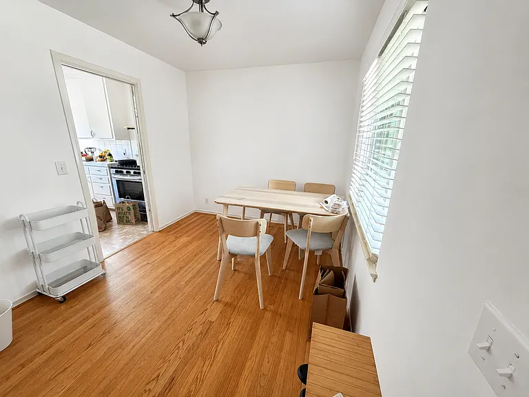 324 Waverley St #1 — Photo 3