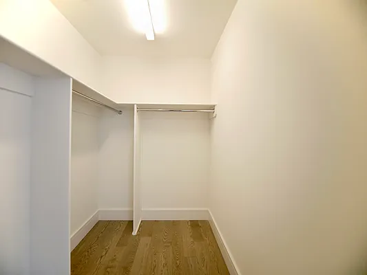 Rented by Extell Marketing Group LLC | media 22