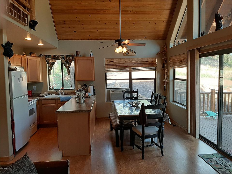 1st image of 2823 Pine Hill Dr