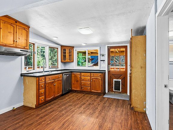 3rd image of 15666 Kings Creek Rd
