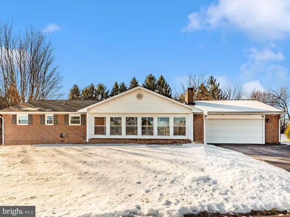 22033 Mohawk Dr, Smithsburg, MD 21783