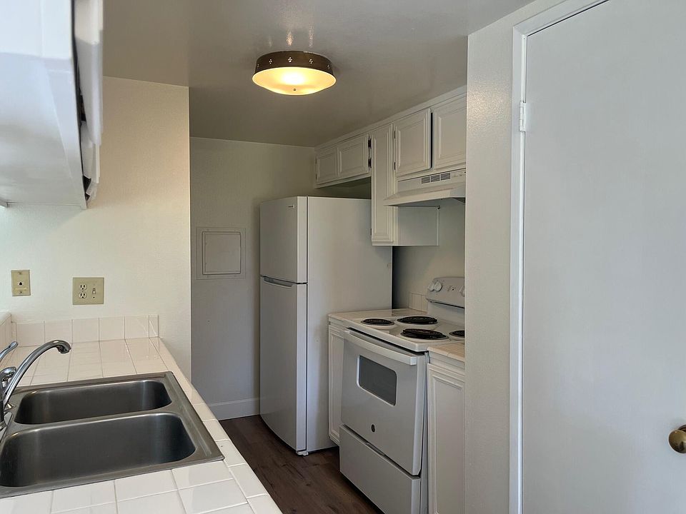 2nd image of 5961 Hickory St APT 3